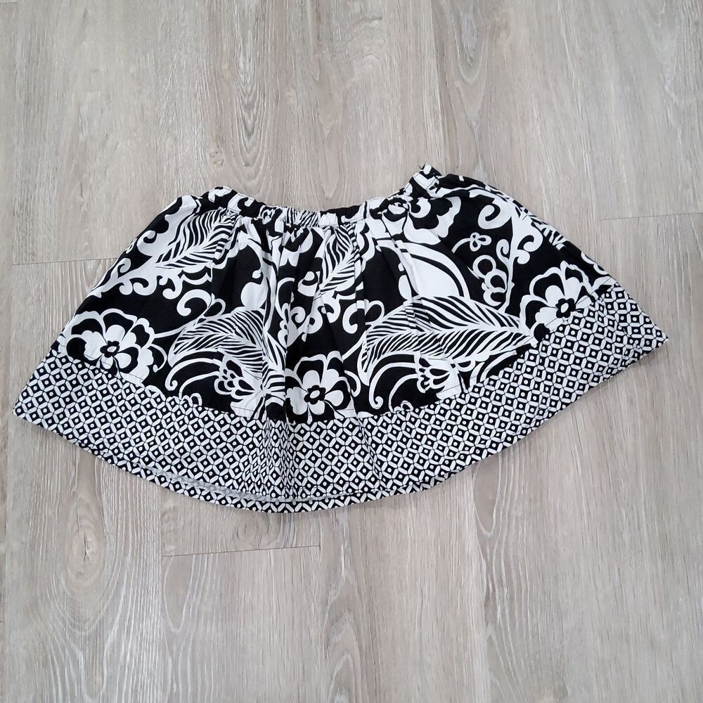 GYMBOREE size 6 Black and White Floral Skirt